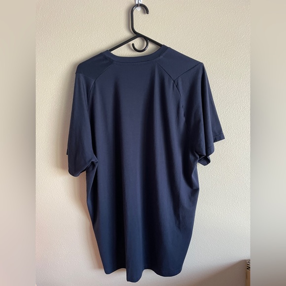 Adidas athletic shirt - Picture 2 of 3